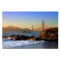 Preview: Golden Gate Bridge bei Sonnenuntergang, Wellen brechen an Felsen, im Hintergrund San Francisco Bay.