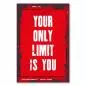 Preview: Motivationsspruch auf rotem Hintergrund: „Your only limit is you“ fordert heraus, eigene Grenzen zu überwinden.