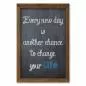 Preview: "Every new day is another chance to change your life" - ein inspirierender Spruch auf einer Tafel.