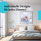 Preview: Schlafzimmer Deko: Romantisches Schlafzimmer mit "Lilien" Leinwandbild. Zarte Blüten für ein harmonisches Ambiente.