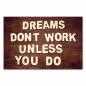 Preview: „Dreams don't work unless you do“ auf Holz background, erinnert an aktive Träume.