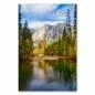 Preview: Yosemite Nationalpark: See spiegelt Herbstfarben der Bäume & Granitfelsen wider.