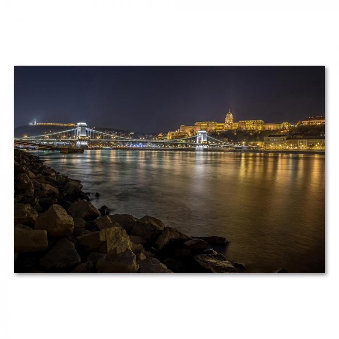 Budapest bei Nacht: Beleuchtete Kettenbrücke, Budaer Burg, Donau, Lichter.