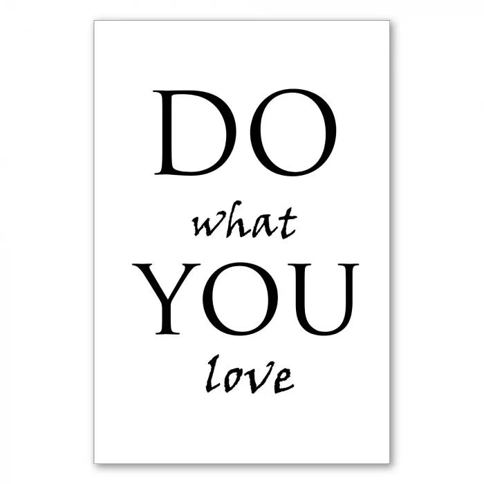 "Do what you love" – ein inspirierendes Zitat in schlichter Typografie auf einem Schwarz-Weiß-Poster.