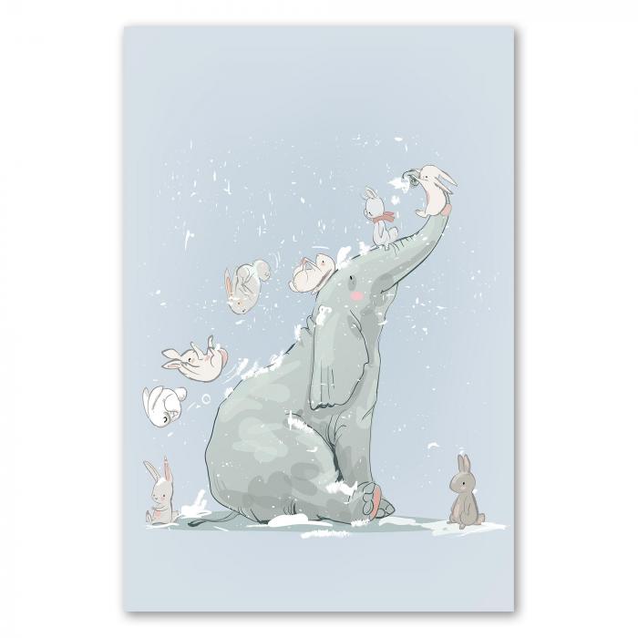 Elefant tollt mit Hasen im Schnee - verspielte Winterillustration.