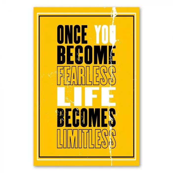 „Once You Become Fearless Life Becomes Limitless“ - motivierendes Poster, das zu einem grenzenlosen Leben aufruft.