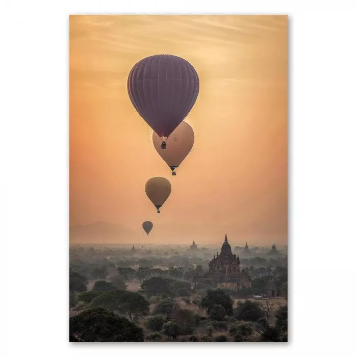 Heißluftballons bei Sonnenaufgang über den Tempeln von Bagan (Myanmar) - Panorama.