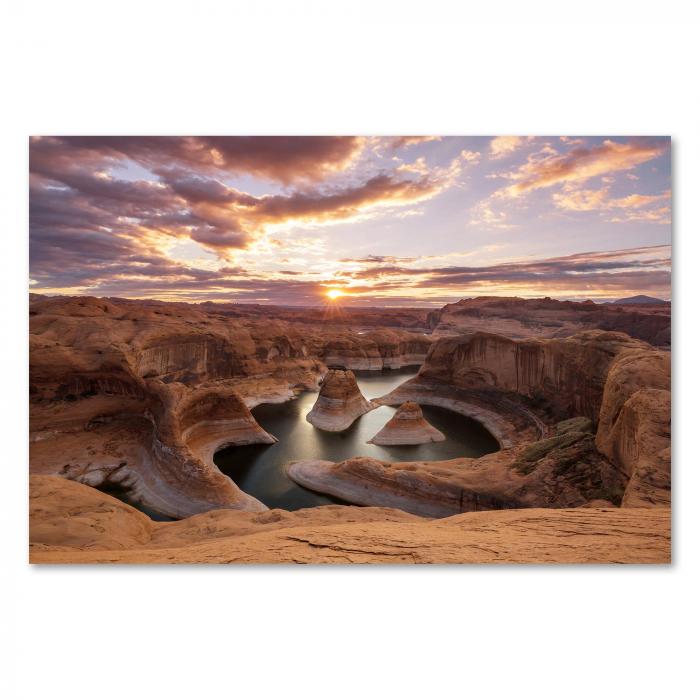 Sonnenaufgang über Horseshoe Bend, Felsen & Colorado River, warme Farben.