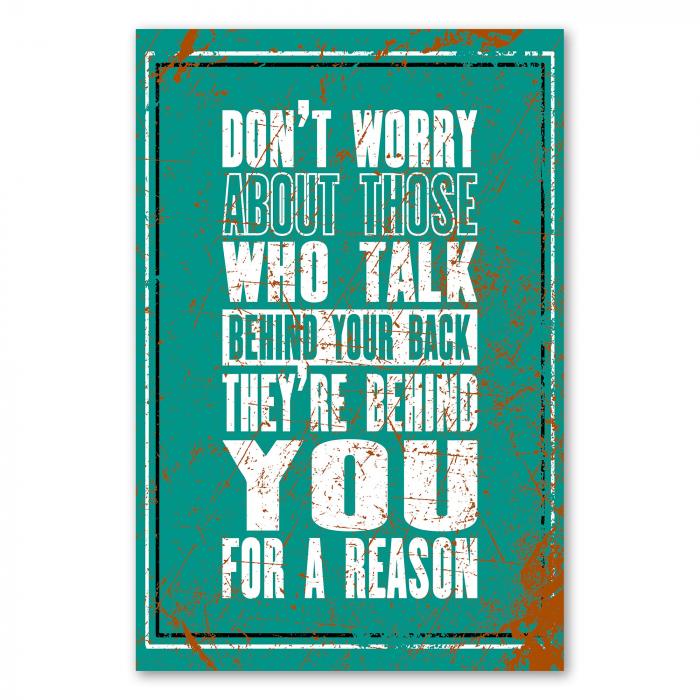 „Don't worry about those who talk behind your back...“ - humorvolles Zitat ermutigt zum Selbstvertrauen.