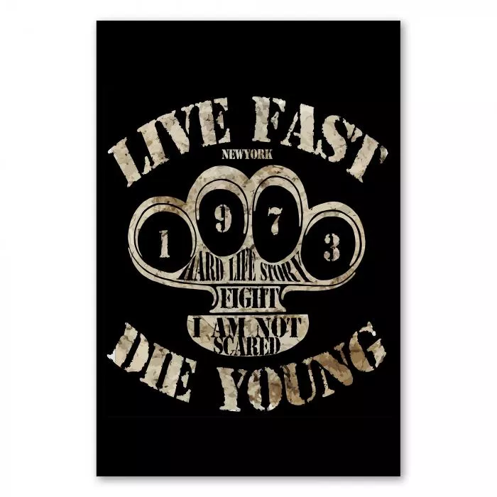 "Live Fast Die Young. Hard Life Story - Fight - I am not scared" - ein Motiv im New York Style mit einer harten Faust.