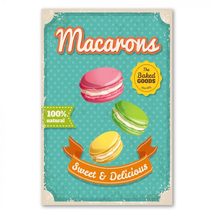 Drei Macarons in Rosa, Grün & Gelb, schweben vor Vintage-Hintergrund.