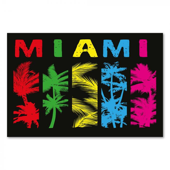 Bunt leuchtende Palmen vor schwarzem Hintergrund & Schriftzug "Miami" - sommerliches Design.