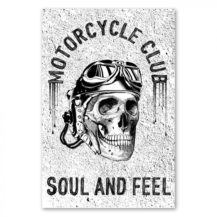 Ein Totenkopf mit Fliegerhelm und dem Schriftzug "Motorcycle Club Soul and Feel".