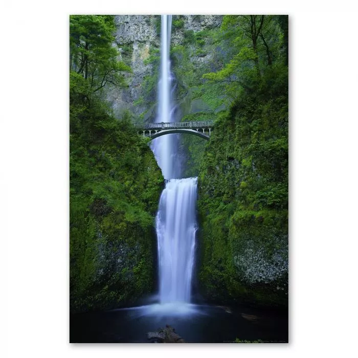 Beeindruckendes Foto der Multnomah Falls mit der Benson Bridge und atemberaubendem Ausblick.