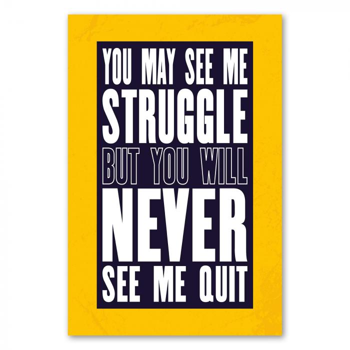 "You May See Me Struggle But You Will Never See Me Quit" - ein motivierendes Poster über Durchhaltevermögen und Willenskraft.