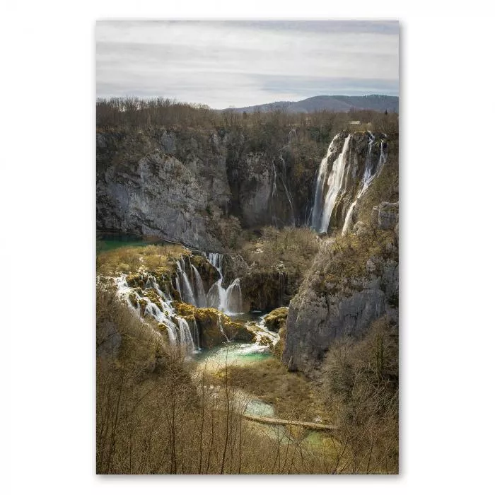 Plitvicer Seen in Kroatien, atemberaubende Wasserfälle und unberührte Natur, ein Paradies für Naturliebhaber.