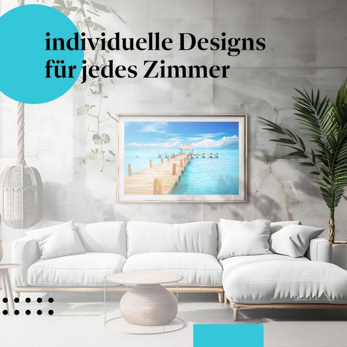 Schlafzimmer Deko: Minimalistisches Schlafzimmer mit "Steg über dem Meer" Poster. Wanddeko für Reiseliebhaber.