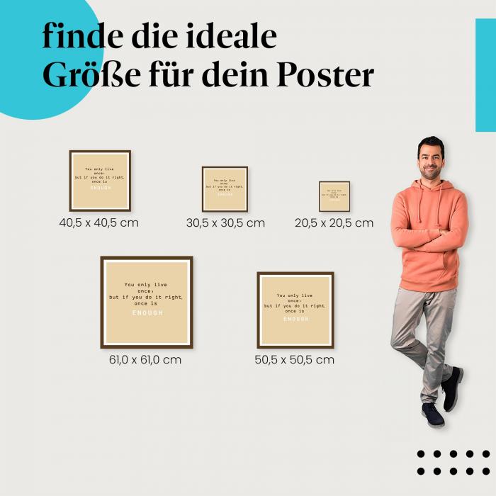 Wähle die ideale Postergröße: "Man lebt nur einmal..." - Minimalistisches Zitat auf beigem Hintergrund.