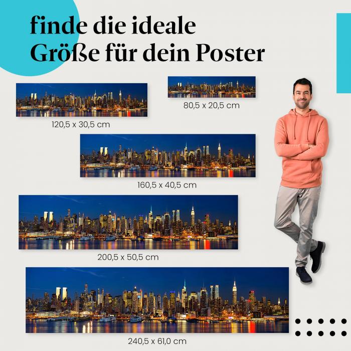 Wähle die ideale Postergröße: Panoramablick auf die Skyline von Manhattan bei Nacht - die Stadt, die niemals schläft!