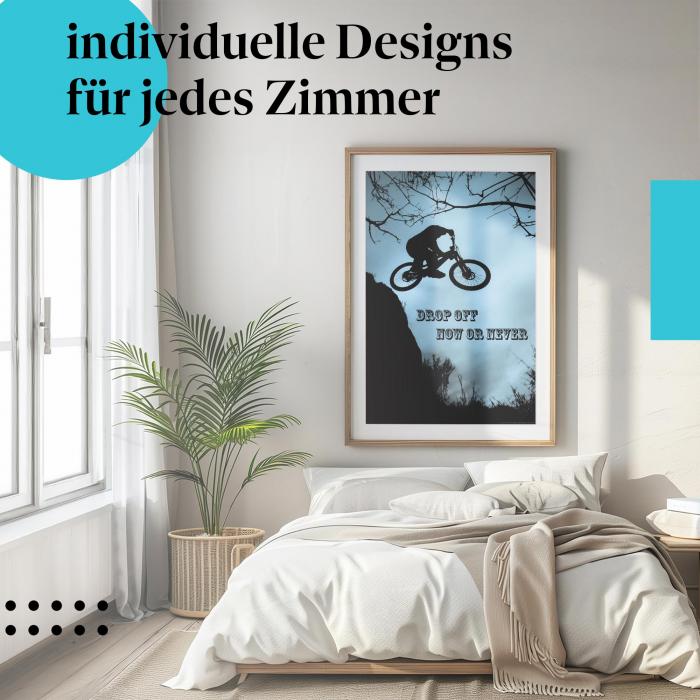 Schlafzimmer Deko: Modernes Zimmer mit "Mountainbike Abenteuer" Poster. Wanddeko für Extremsport-Fans.