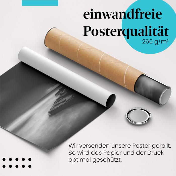 Gerolltes Poster "Stürmische Küste". Naturgewalt & Drama, sicher verpackt.