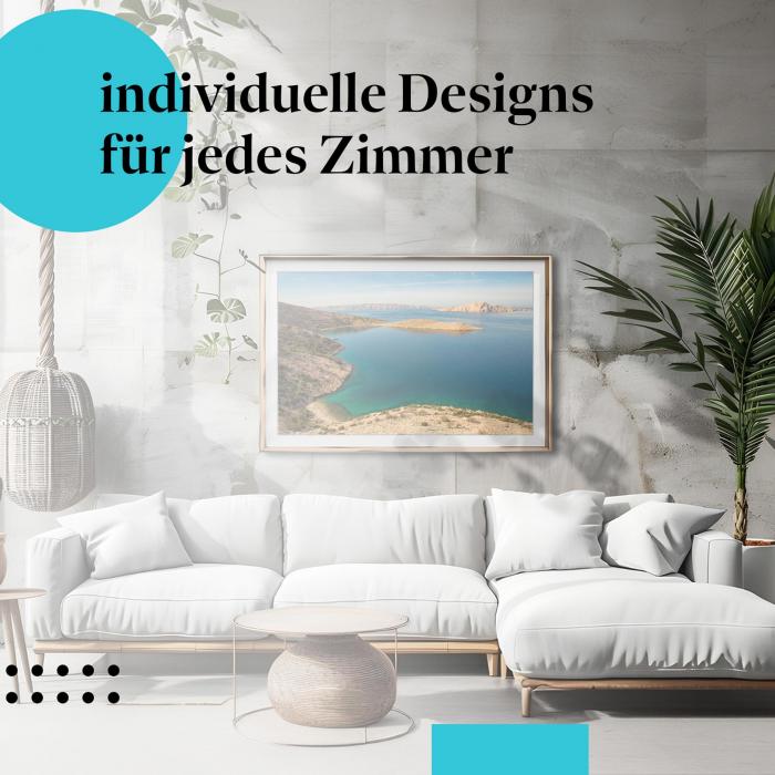 Schlafzimmer Deko: "Türkise Bucht" Poster im minimalistischen Schlafzimmer. Wanddeko für Urlaubsfeeling.