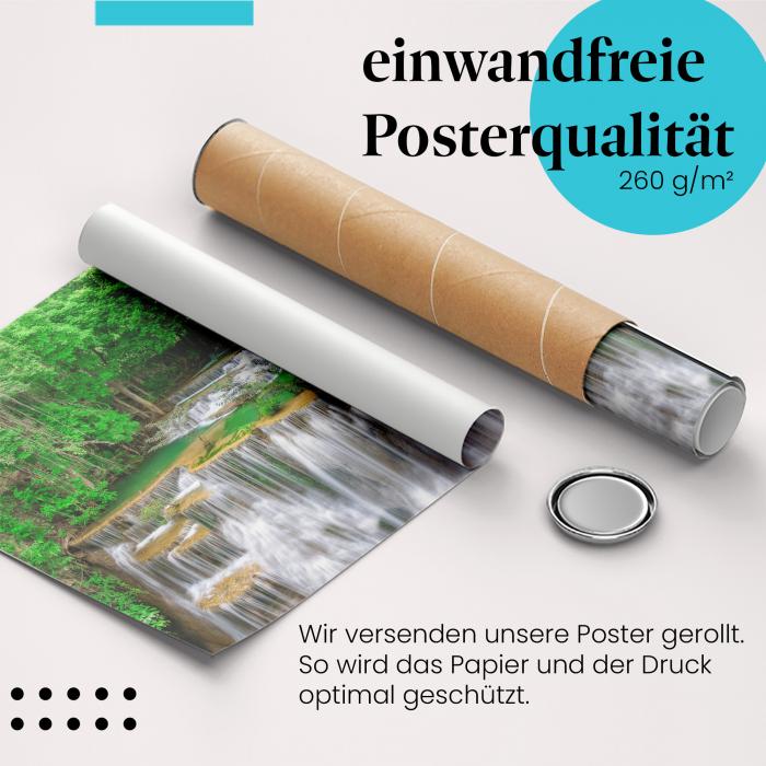 Gerolltes Poster "Dschungelwasserfall". Natur & Fantasie, sicher verpackt.