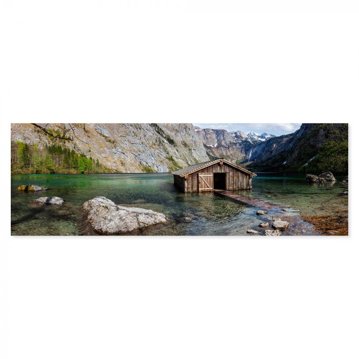 Holzhaus auf Steg in Bergsee, Berge & Wasser - ruhig & idyllisch.