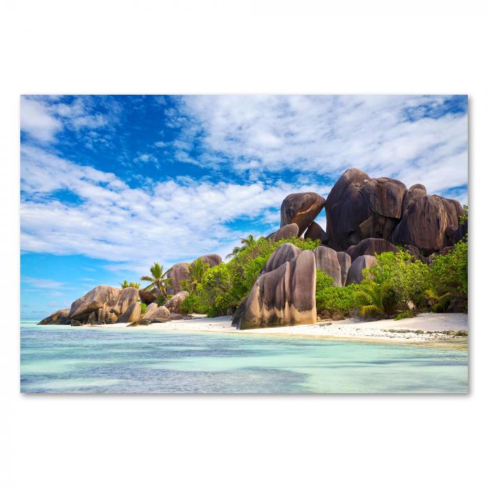 Einzigartige Granitfelsen am Strand der Seychellen - ein paradiesisches Motiv.