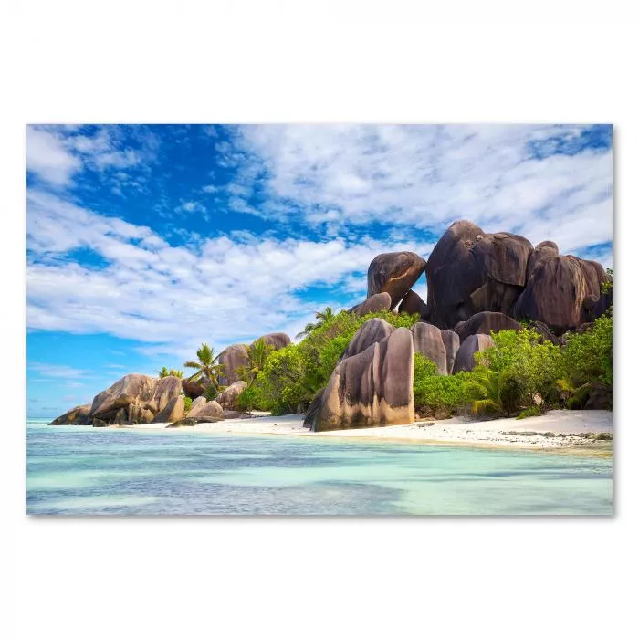 Einzigartige Granitfelsen am Strand der Seychellen - ein paradiesisches Motiv.