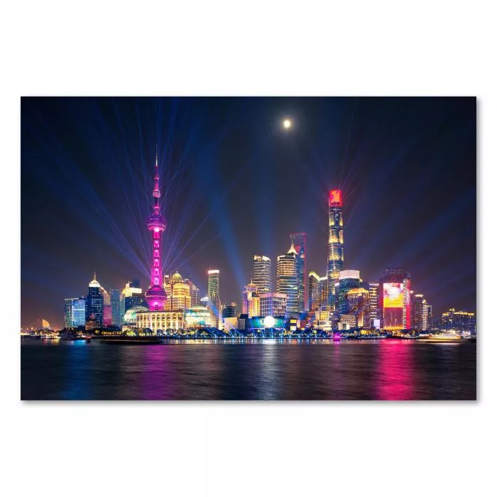 Glitzernde Skyline von Shanghai bei Nacht, beleuchtete Gebäude - beeindruckend.