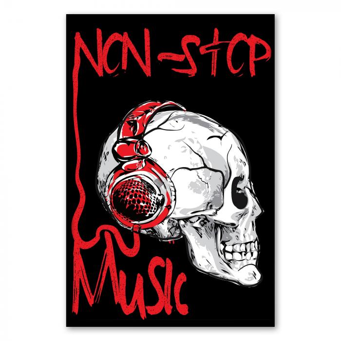 Ein stylischer Totenkopf trägt rote Kopfhörer und präsentiert den Schriftzug "Non-Stop Music". Das Design ist perfekt für Musikliebhaber.