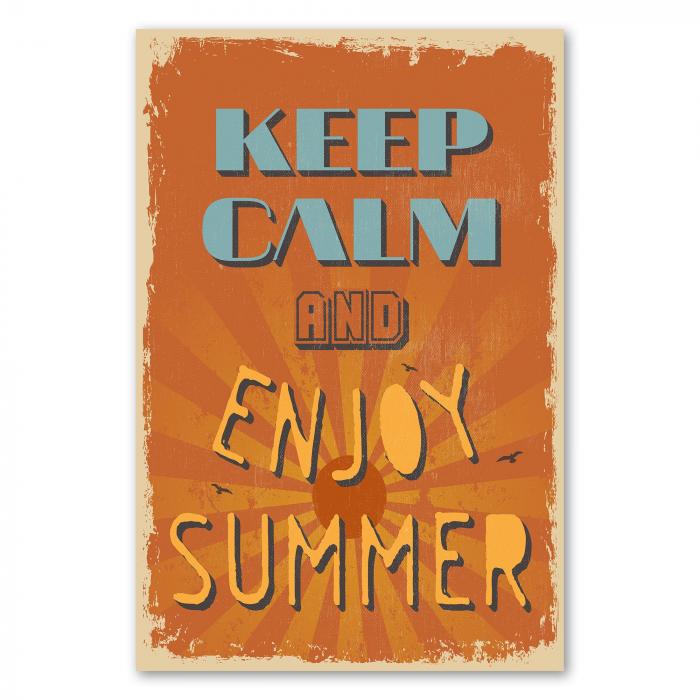 Retro-Poster mit Sonnenuntergang und Möwen: "Keep Calm and Enjoy Summer".