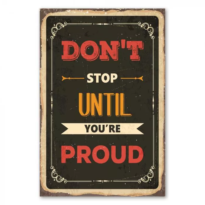 „Don't stop until you're proud“ - Vintage-Schild mit motivierendem Spruch über Stolz und Zielstrebigkeit.