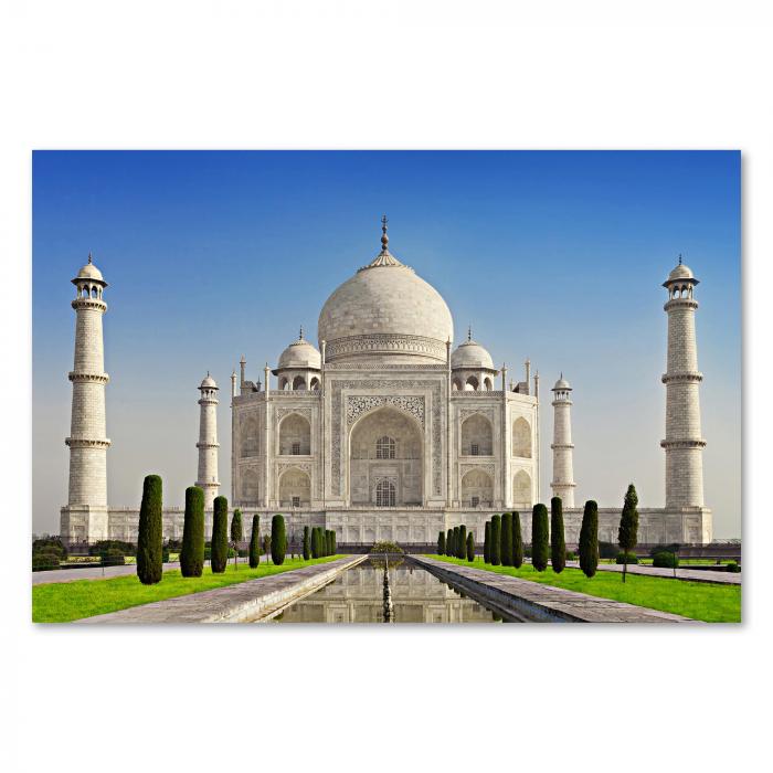 Das Taj Mahal erstrahlt im Sonnenlicht – ein atemberaubendes Bauwerk und ein Symbol der ewigen Liebe.