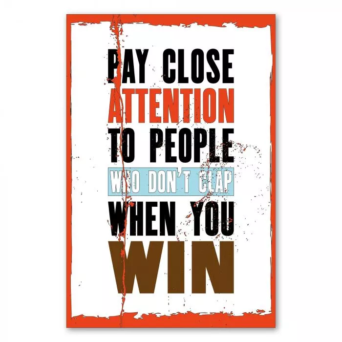 „Pay Close Attention to People Who Don't Clap When You Win“ - nachdenkliches Poster über wahre Freunde.