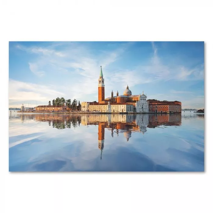 San Giorgio Maggiore (Venedig) im goldenen Licht des Sonnenaufgangs, Lagune.