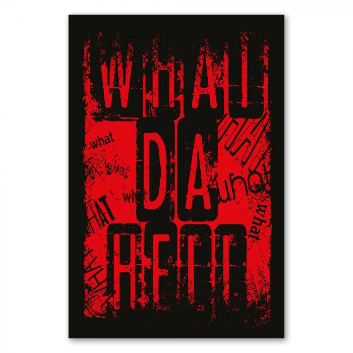 "What da Hell" in Rot auf Schwarz - Typografie-Design, ausdrucksstark.