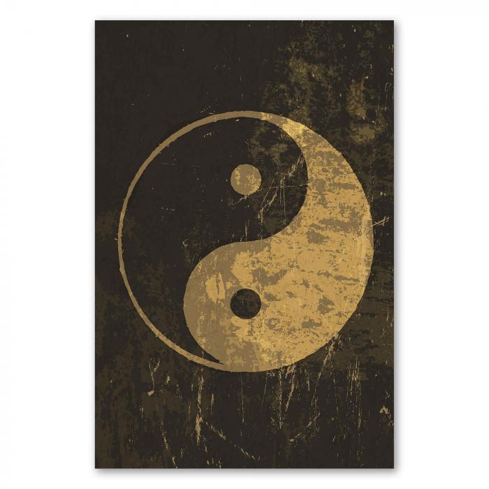 Das goldene Yin-Yang-Symbol auf dunklem Hintergrund - ein zeitloses Symbol für Dualität und Gleichgewicht.