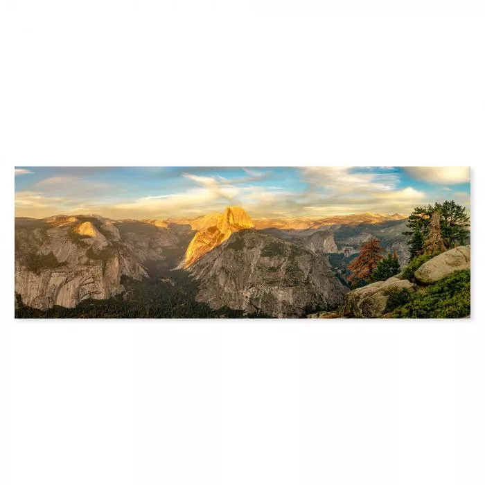 Half Dome (Yosemite), Abendlicht, Panoramablick auf Bergwelt.