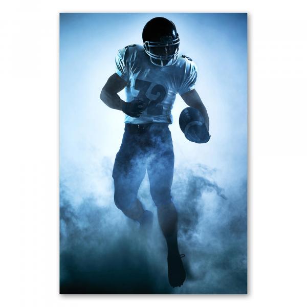 American Football Spieler im Sprung, blauer Nebel - Sport, Action, Dramatik.