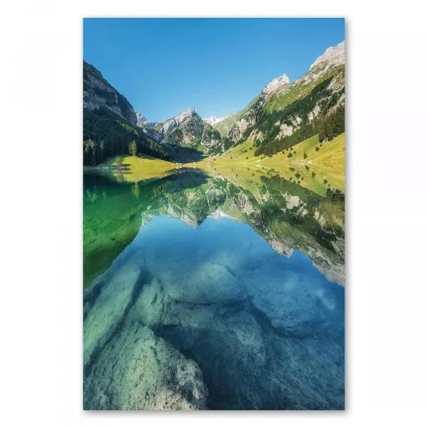 Kristallklarer Bergsee, Spiegelung der Berge & des blauen Himmels - Ruhe.