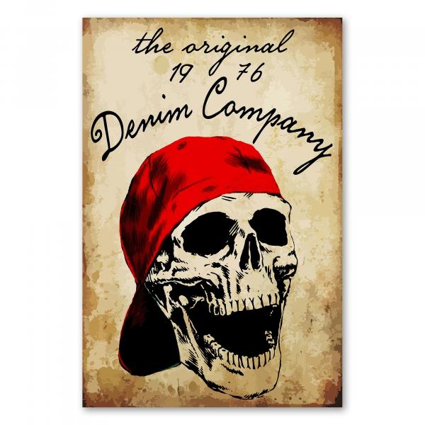 "The Original Denim Company" - ein Vintage-Style-Print mit Totenkopf und roter Cap für stylische Denim-Mode.