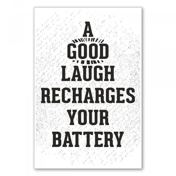 "Ein gutes Lachen recharges your battery" - ein motivierendes Poster für mehr Freude im Alltag.