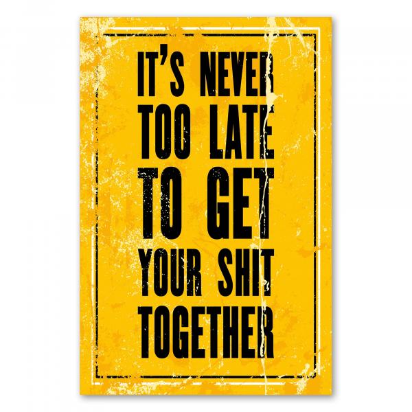 "It's never too late to get your shit together" - ein motivierendes Vintage-Poster für alle, die neu anfangen wollen.