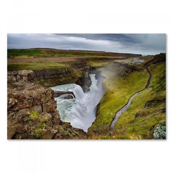 Panorama: Gullfoss Wasserfall (Island), Wassermassen stürzen in Tiefe, Gischtwolke.