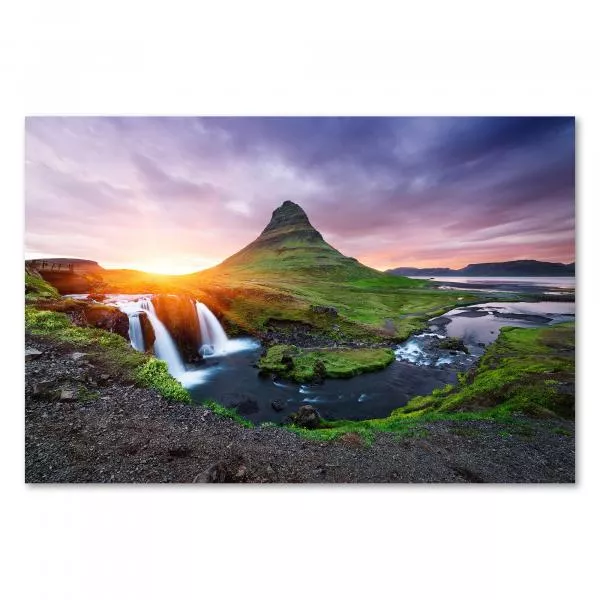 Sonnenuntergang, Kirkjufell & Wasserfall in Island, magisches Licht.