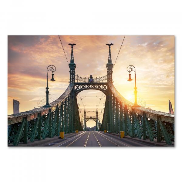 Kettenbrücke & Parlament (Budapest), Sonnenaufgang, warme Farben.