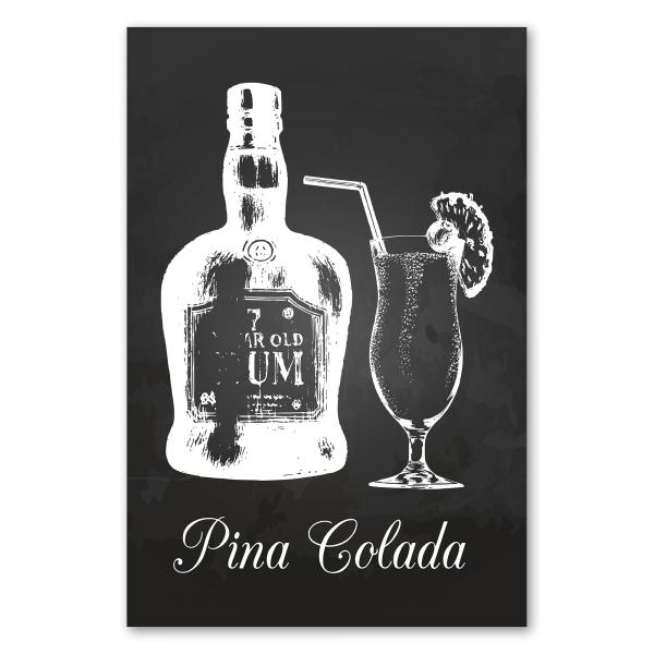 Illustration: Flasche Rum & Glas Pina Colada auf Kreidetafel.