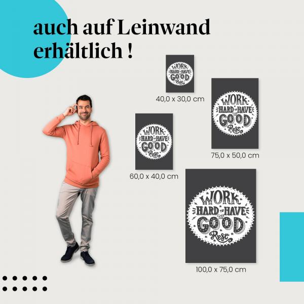 "Arbeite hart für gute Erholung" - Typografie-Design in Schwarz-Weiß auf grauem Hintergrund als Leinwandbild - für mehr Work-Life-Balance.